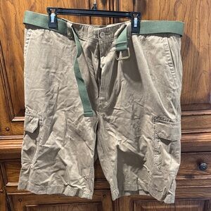 Roundtree & Yorke Khaki Cargo Shorts with Olive Belt